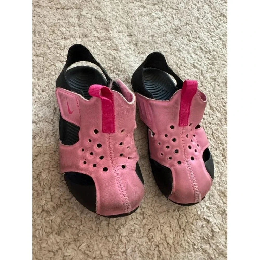 Nike pink Sunray Protect 2 kids sandals - size 9 toddler
